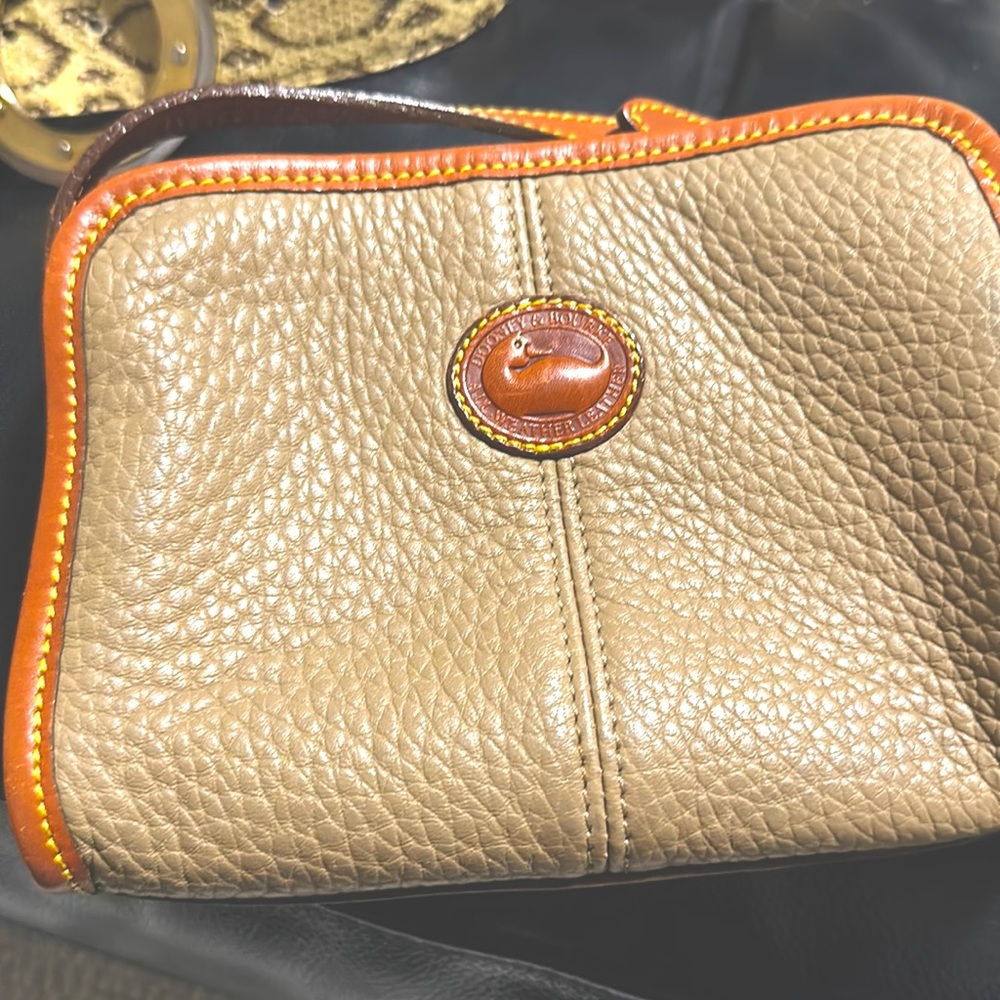 🌟 Rare Find: Vintage 90’s Dooney & Bourke Brown Leather Bag